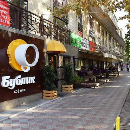 Yellow Apartment In The Center Of Бишкек Экстерьер фото