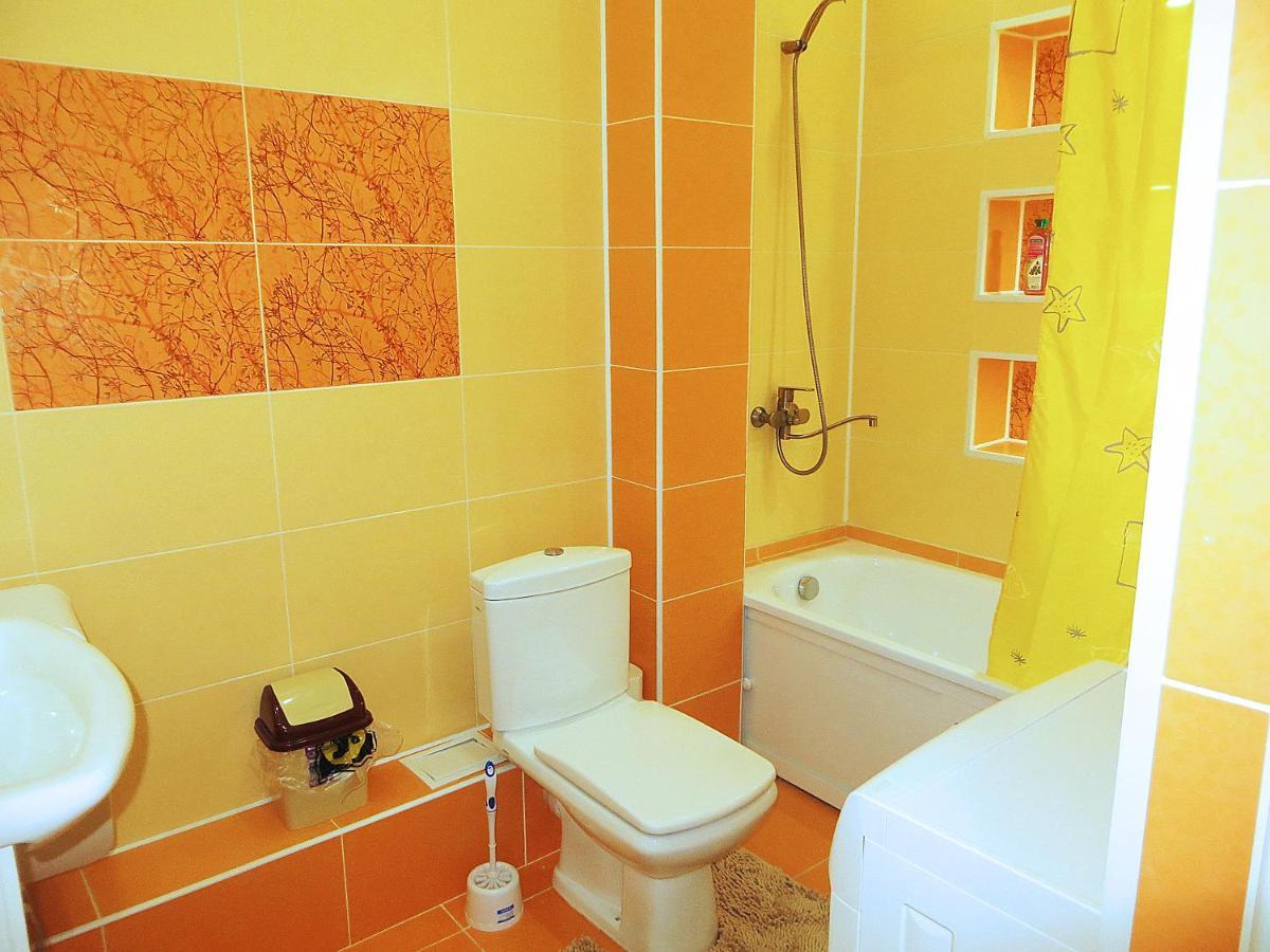 Yellow Apartment In The Center Of Бишкек Экстерьер фото