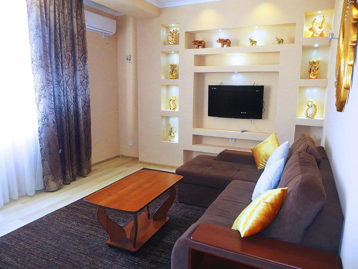 Yellow Apartment In The Center Of Бишкек Экстерьер фото