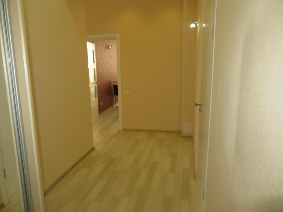 Yellow Apartment In The Center Of Бишкек Экстерьер фото